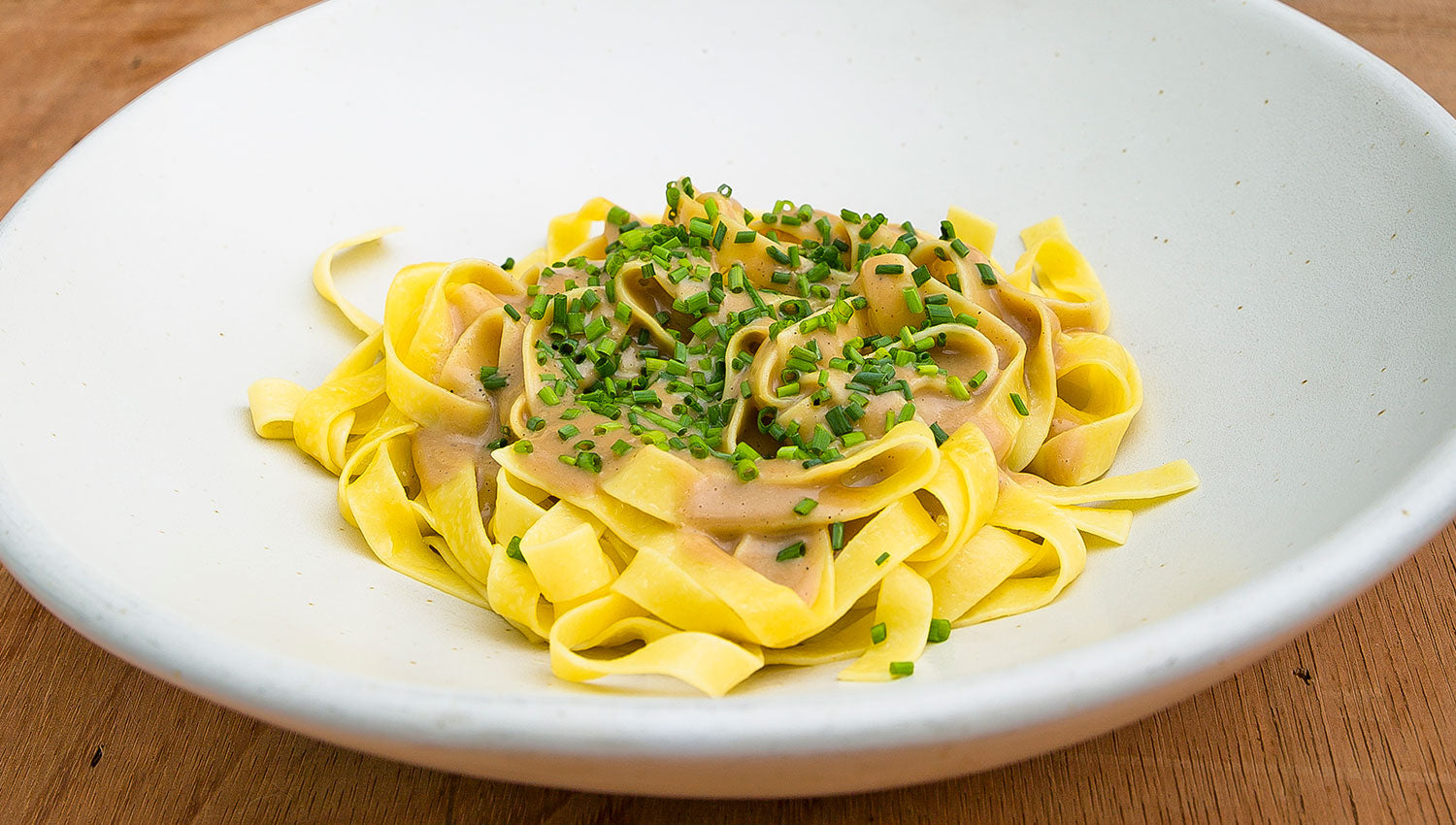 Tagliatelle con crema de setas, trufa y Umbra